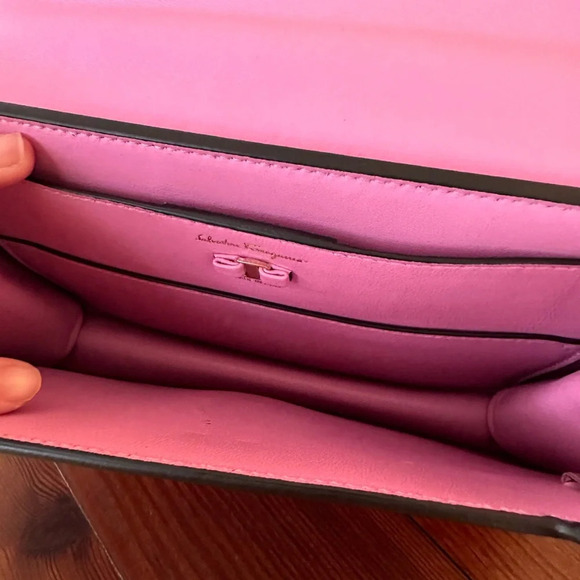 Ferragamo Vara Hearts Shoulder Bag in Candy Apple Red RARE - Picture 6 of 16